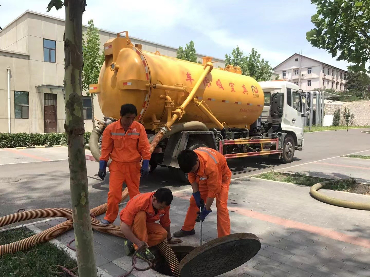 汤旺河化粪池清理与5-8吨吸粪车施工效率分析